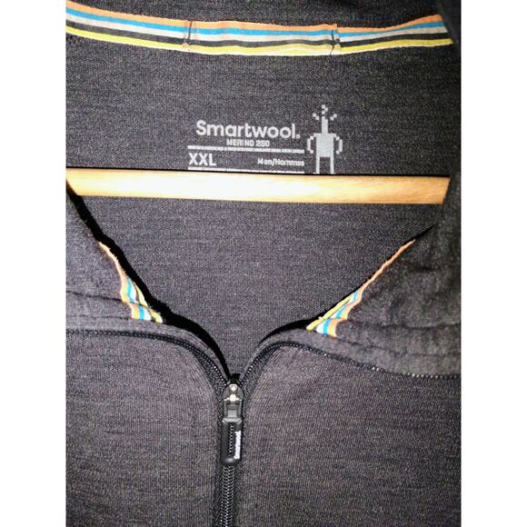 Smartwool Classic Thermal Merino Quarter-Zip Base Layer Top in a dark grey/black - Picture 2 of 12